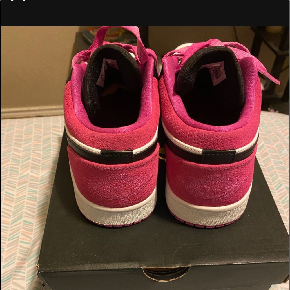 Retro Jordan one low pink